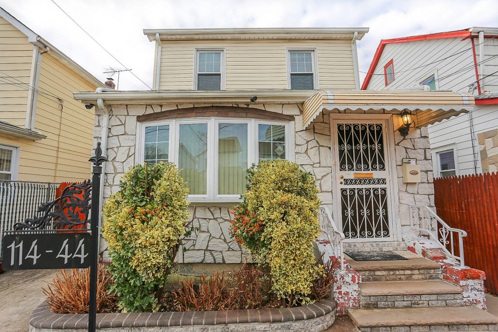 1-Family-Home-in-Cambria-Heights-31